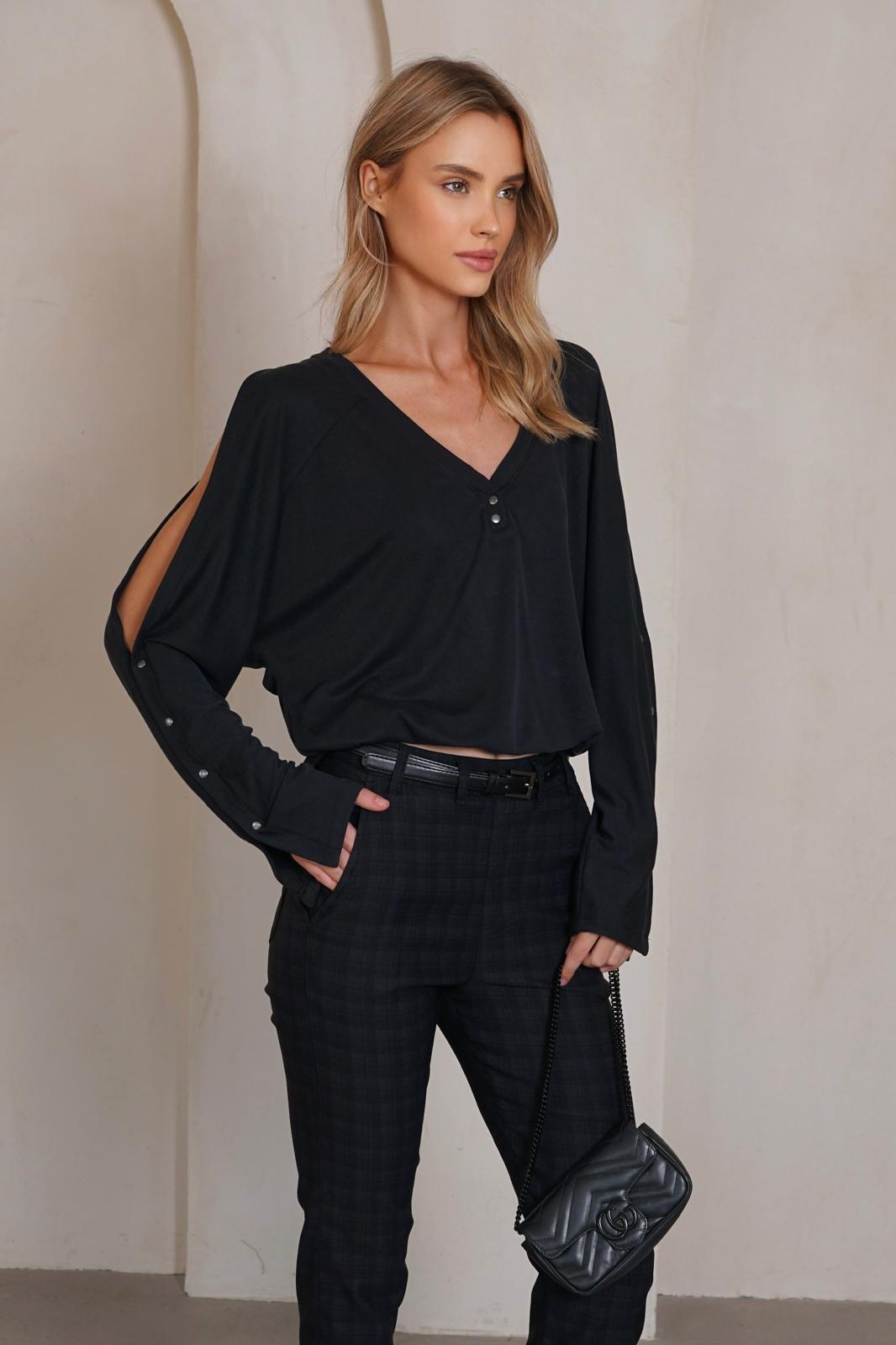 חולצה וי תיקתקים – תמונה 7