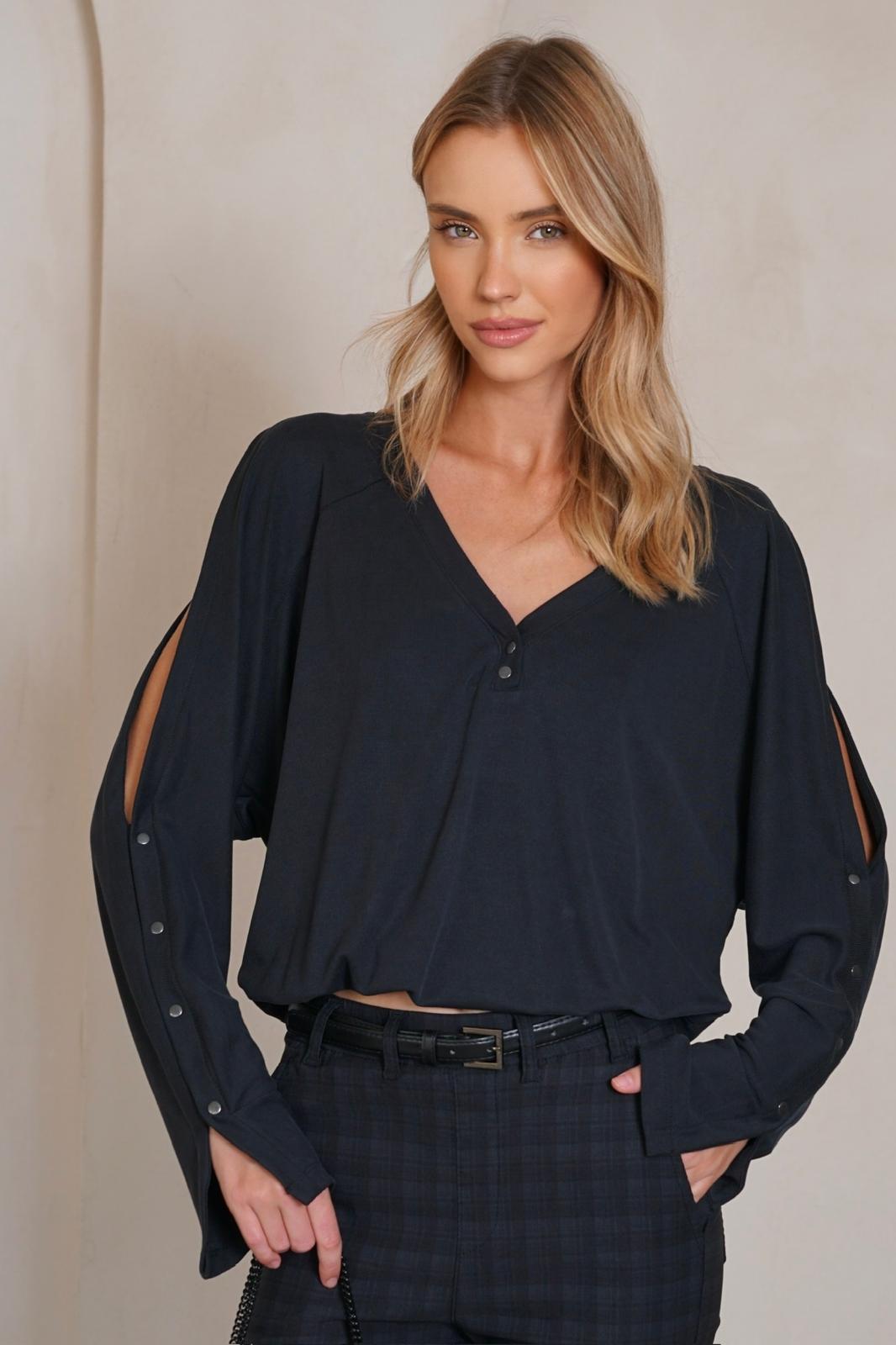 חולצה וי תיקתקים – תמונה 8