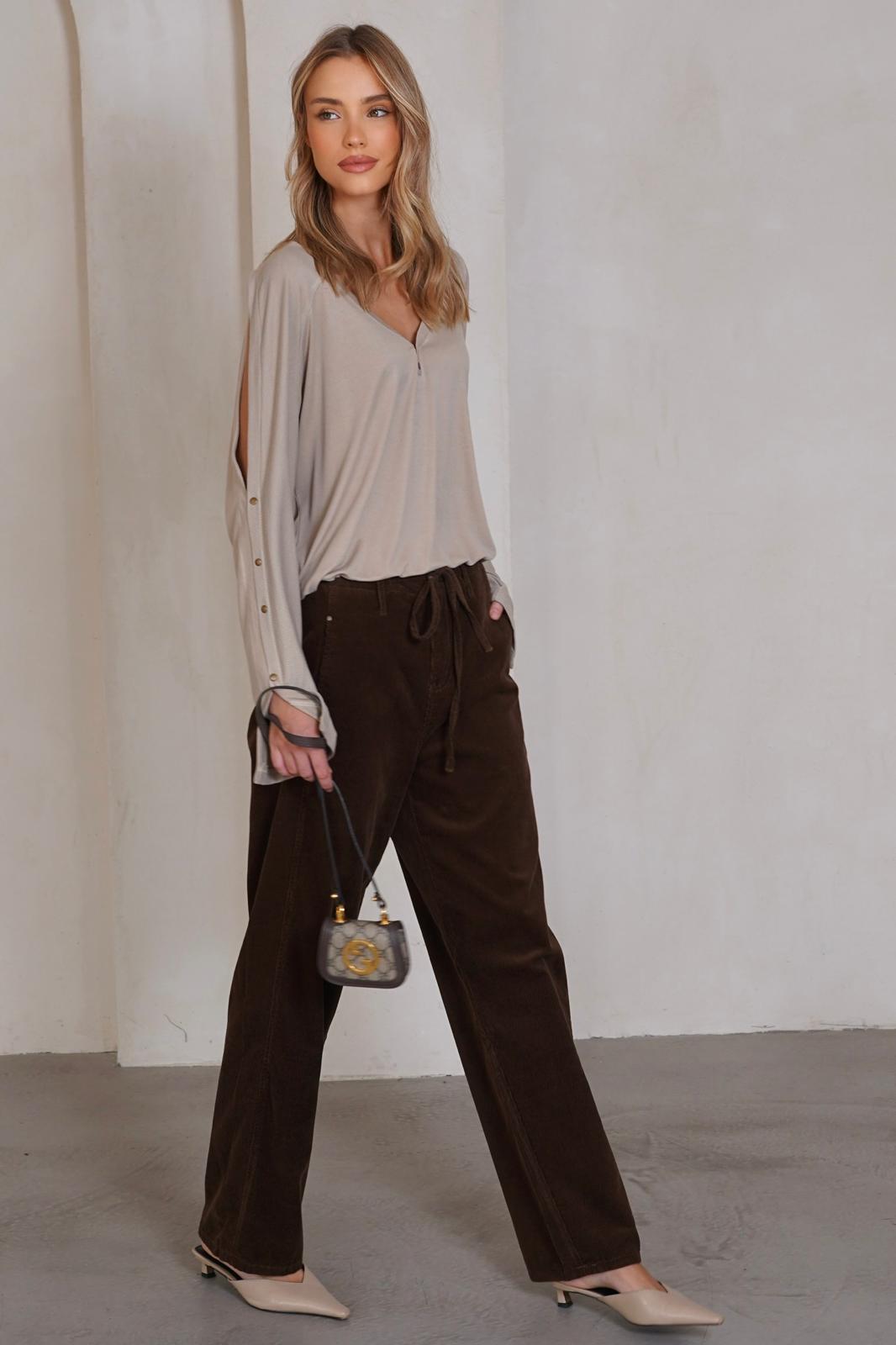 חולצה וי תיקתקים – תמונה 4