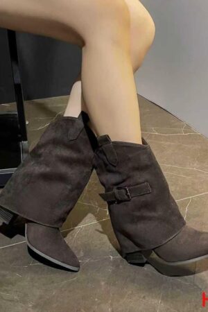 מגפיים מעוצבים בגזרת "אוברסייז" דמוי עור איכותי ייבוא מאיטליה H2663