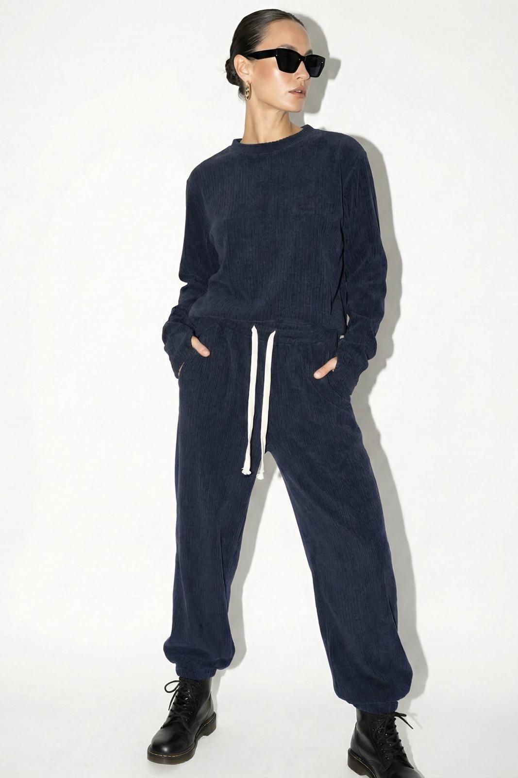 חליפת אמיליה – תמונה 3