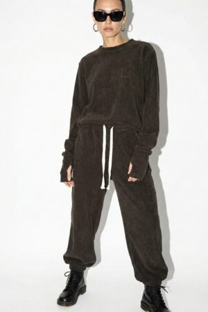 חליפת אמיליה