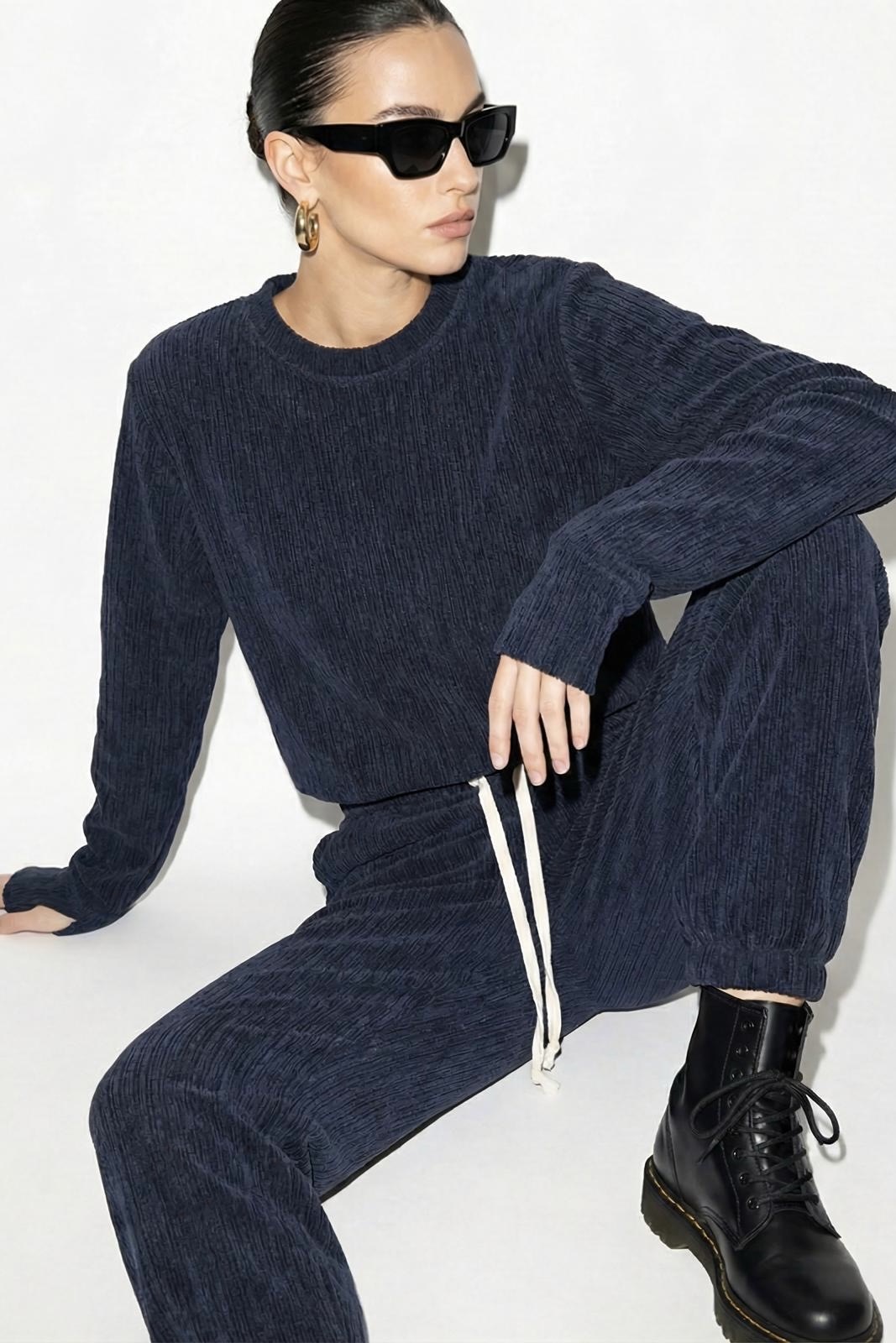 חליפת אמיליה – תמונה 2