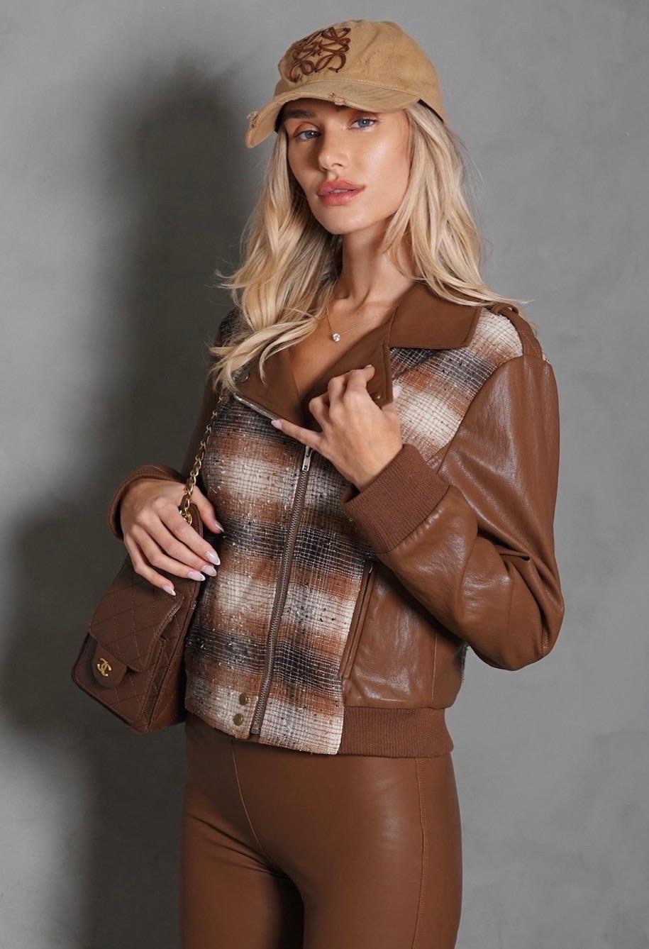 גקט דמוי עור שילוב משבצות