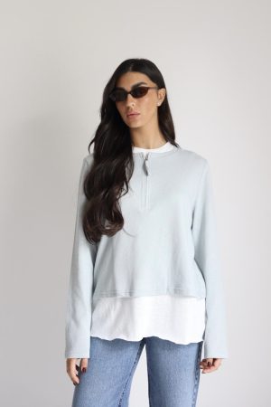 חולצה משולבת עם סגירת רוכסן במפתח