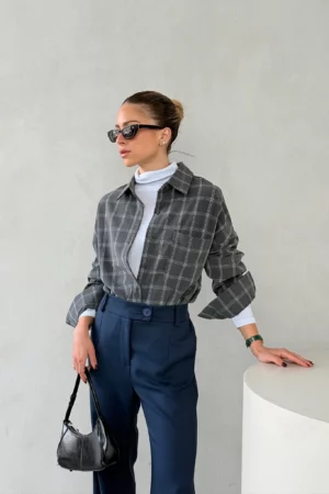 מכופתרת סטיב