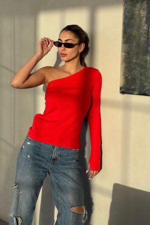 FM חולצה כתף אחת